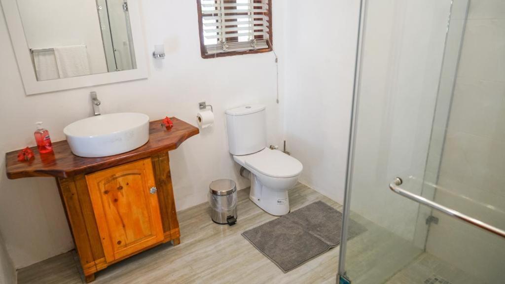 Hotel Ogumka, Self catering , Beoliere, Mahe Victoria Exterior foto