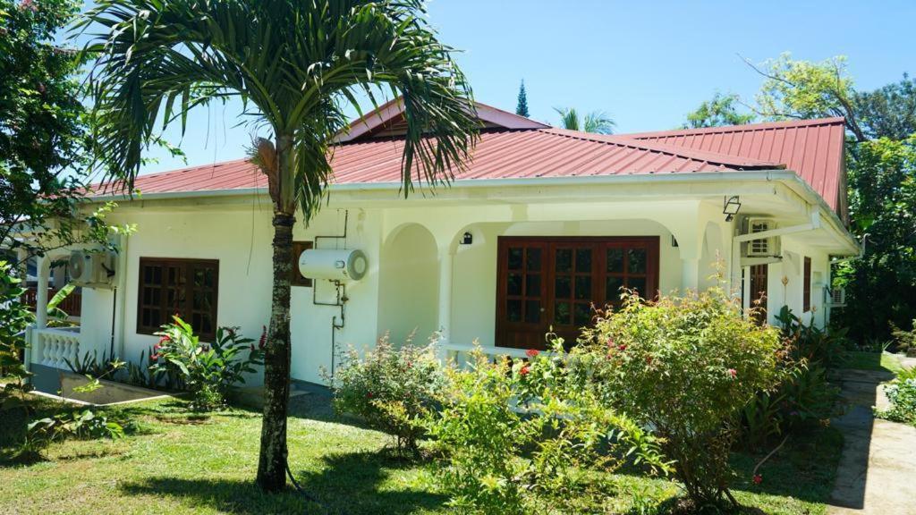 Hotel Ogumka, Self catering , Beoliere, Mahe Victoria Exterior foto